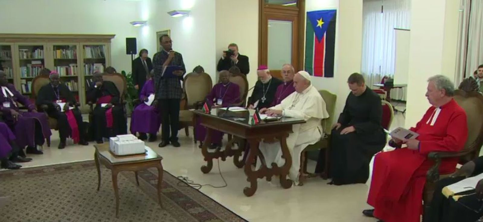 Papa en el cuentro de Sudán del Sur