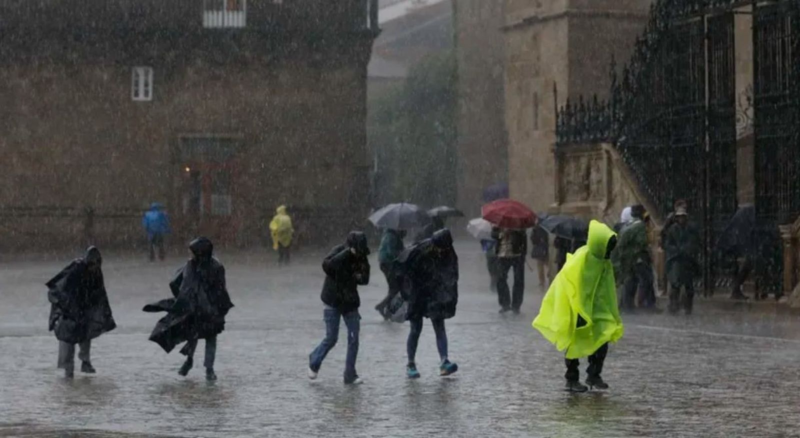 Santiago recibió más de 13.500 peregrinos durante la Semana Santa, a pesar del temporal