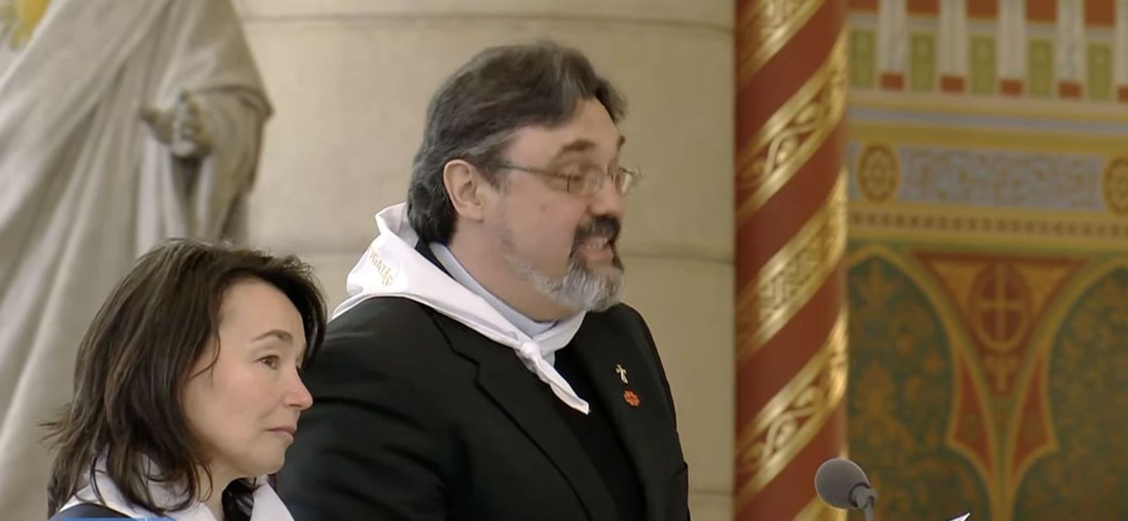 Zoltan y Anna dan su testimonio al Papa