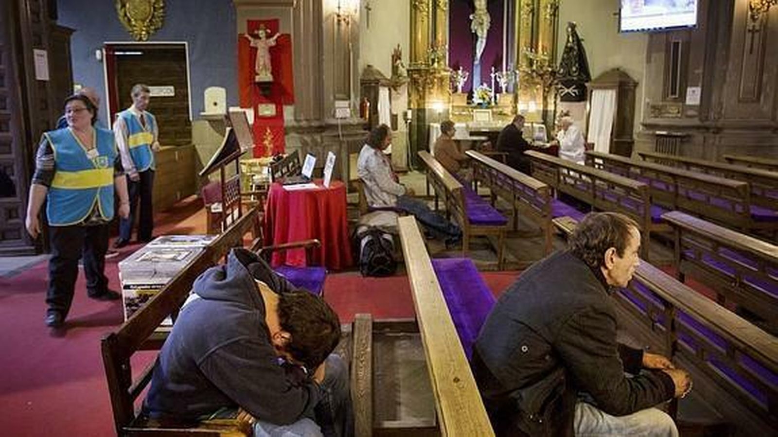 Los sin techo, quijotes en San Antón