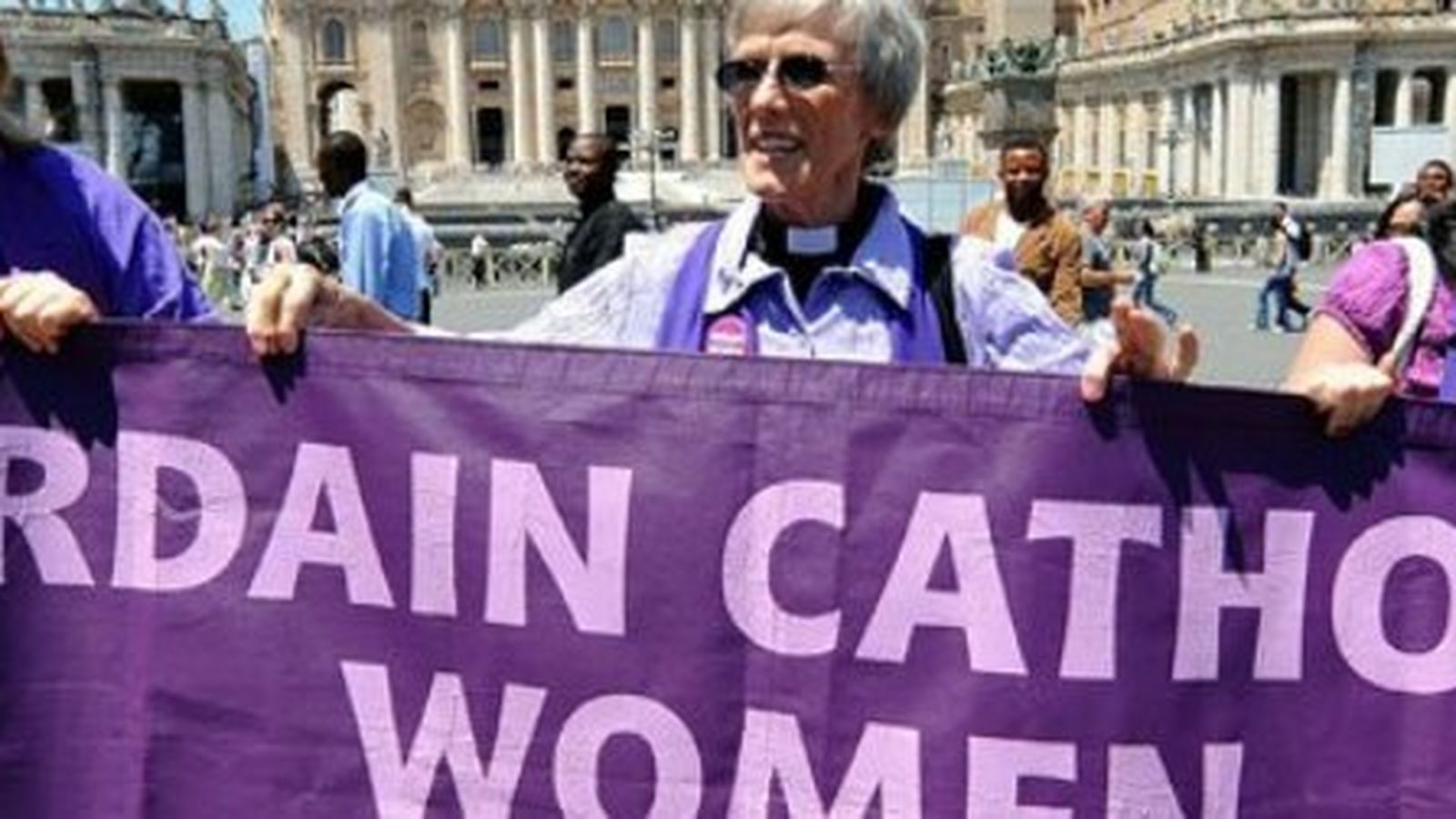 Manifestación a favor del sacerdocio femenino en Roma