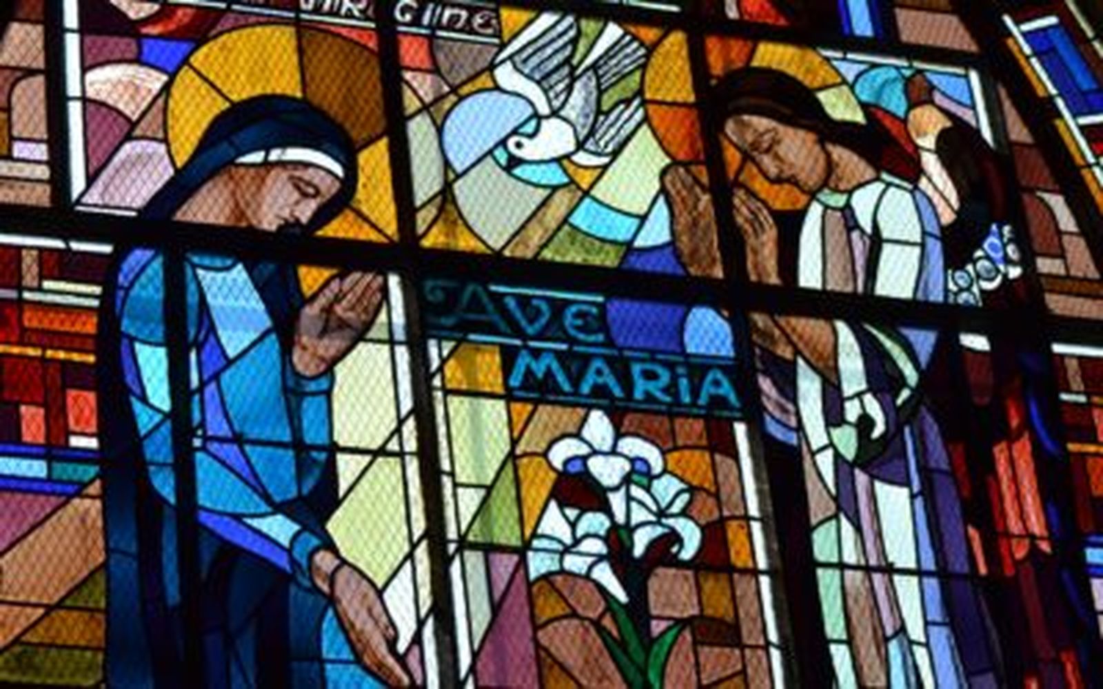 stained-glass-4877179_1920-400x250-1