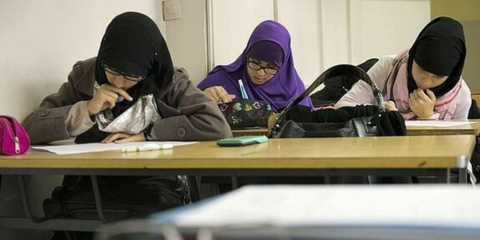 Bélgica prohíbe el velo islámico en las escuelas