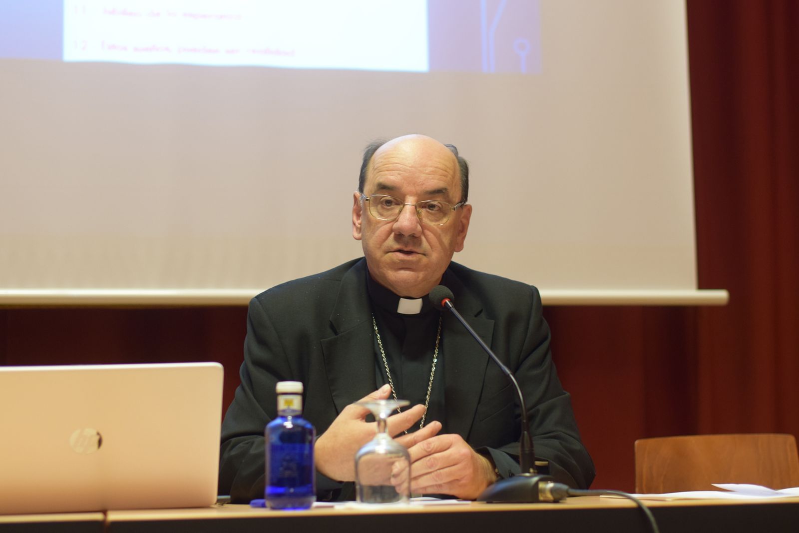 El arzobispo de Pamplona Florencio Roselló