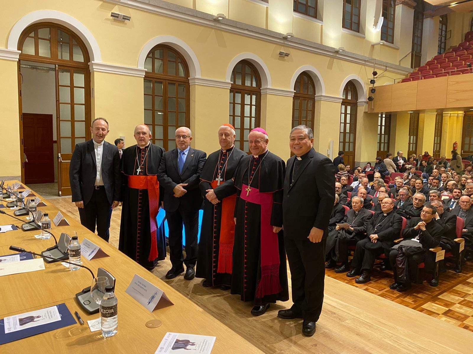 Arroba, Osoro, Mendoza, Versaldi, Paglia y Auza inauguraron el Juan Pablo II en Madrid