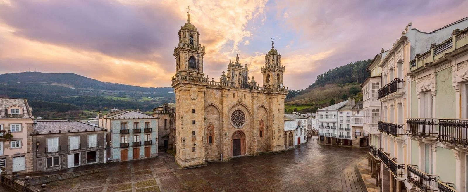 Mondoñedo, 'la catedral arrodillada'