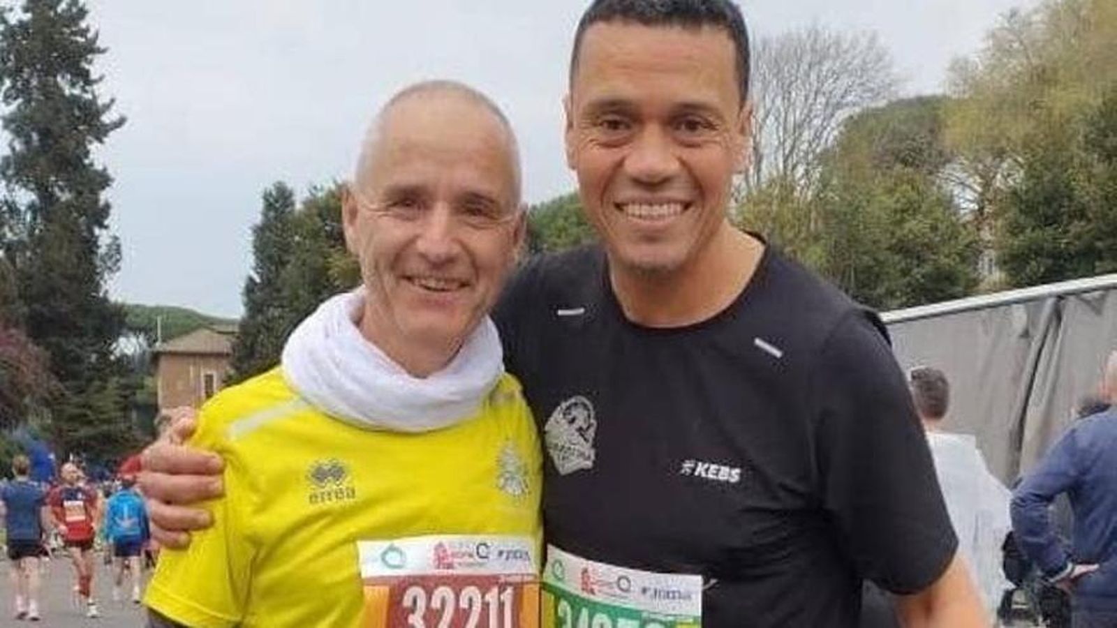 Cardenal Vesco antes de iniciar la maratón de Roma