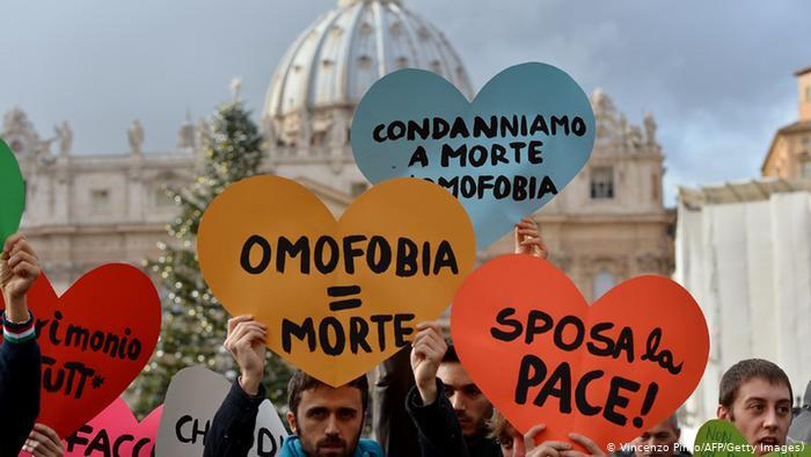 El Vaticano cree que la ley contra la homofobia y transfobia italiano "podría violar el Concordato"