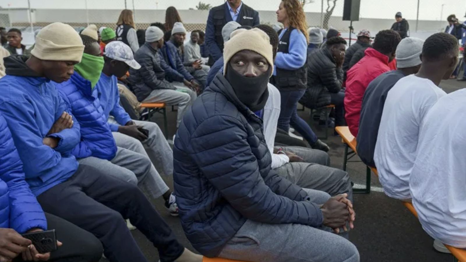 Migrantes esperando al Papa