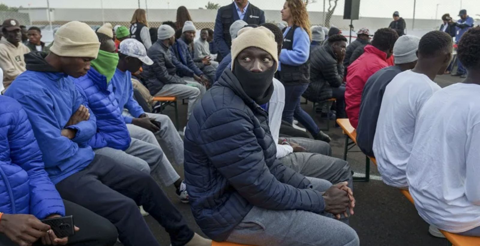 Migrantes esperando al Papa