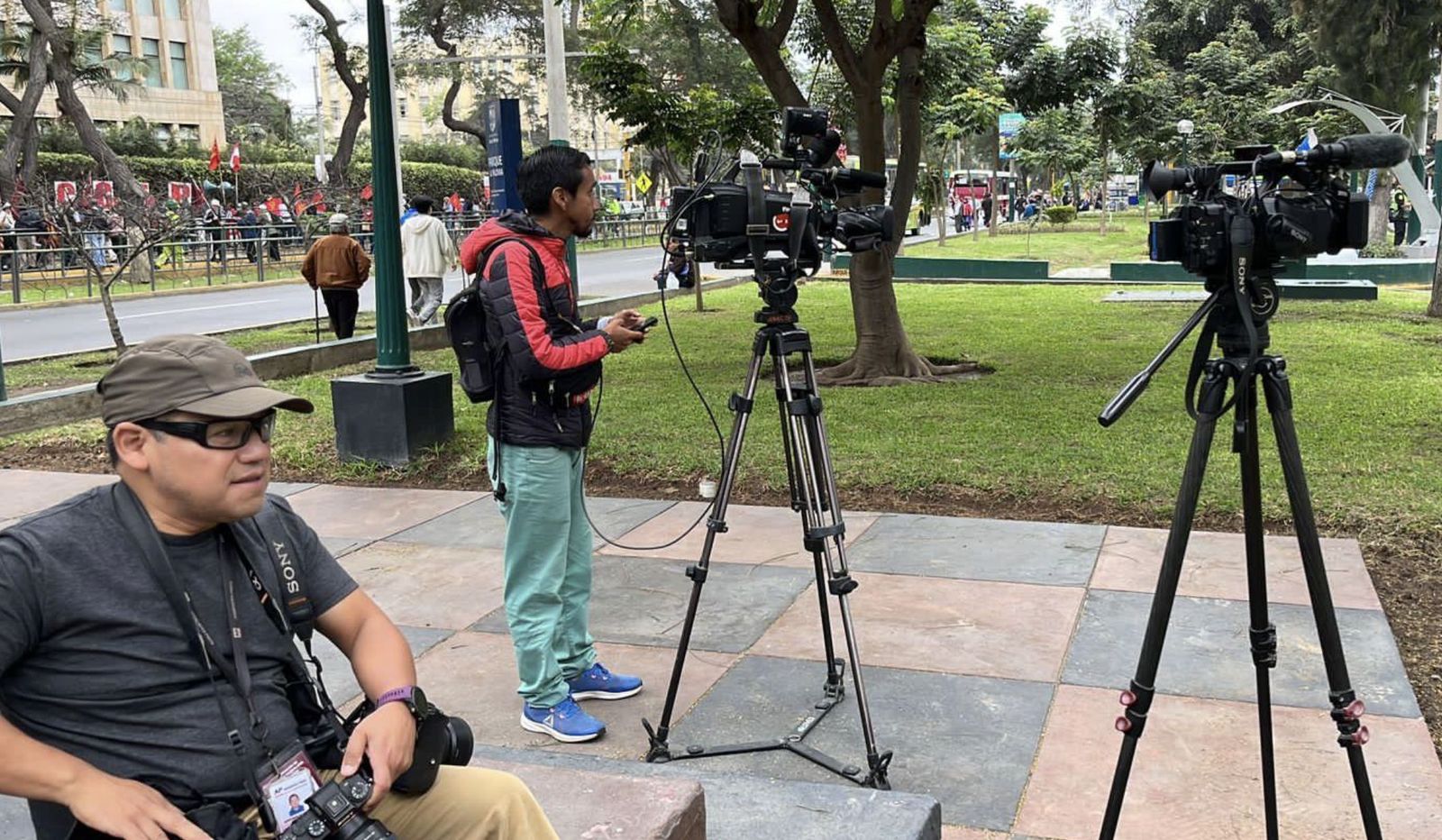 Periodistas apostado a las puertas de Nunciatura de Lima