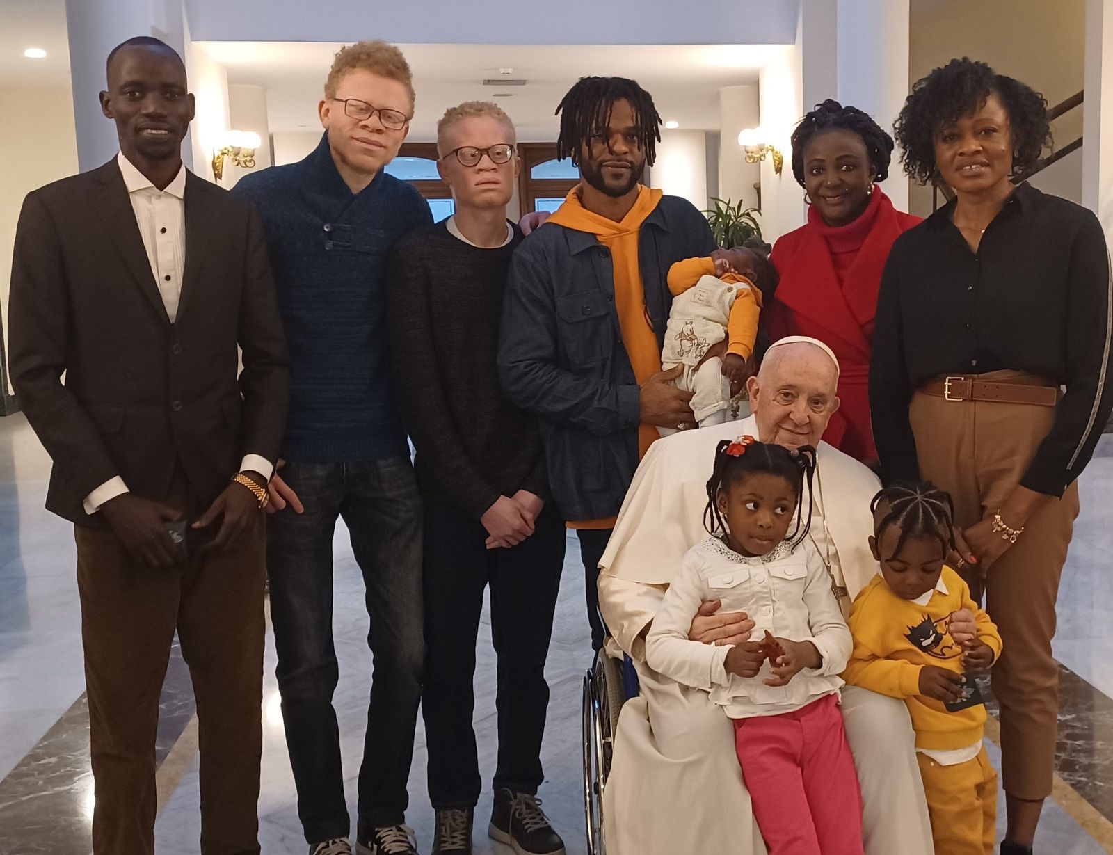 El Papa, con refugiados de Congo y Sudán del Sur, en el Centro Astalli, antes de partir