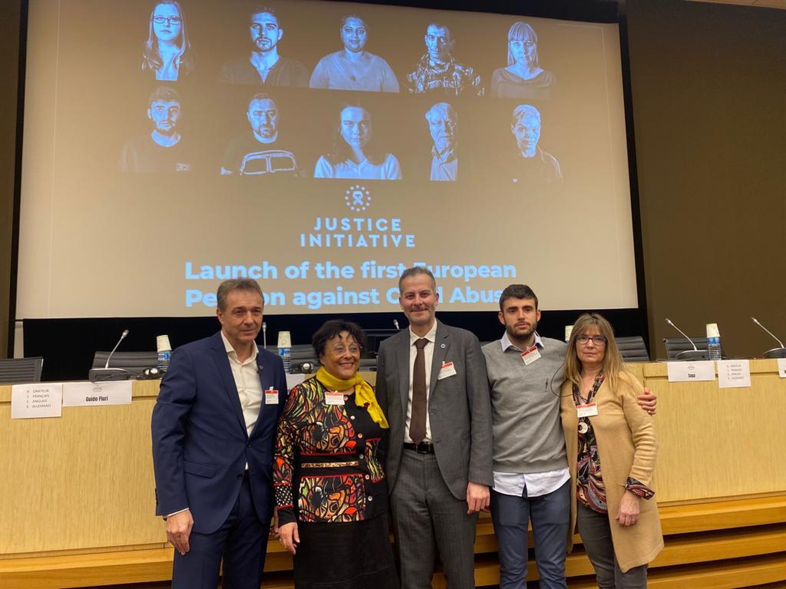 Juan Cuatrecassa, junto a algunos responsables de la Campaña, en la Asamblea Nacional