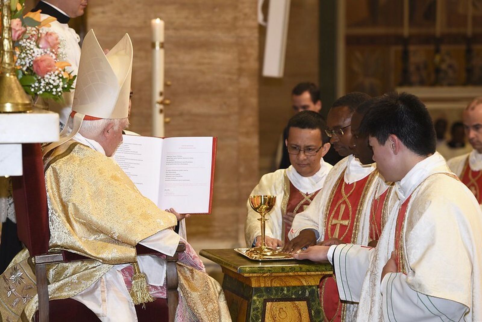 Cañizarese en la ceremonia de ordenación de los nuevos sacerdotes