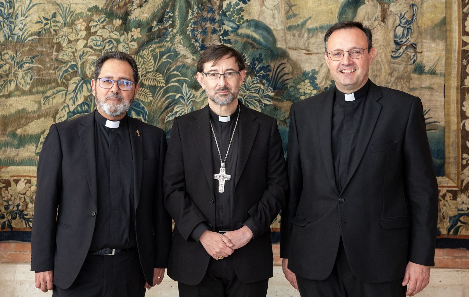 Cobo y sus dos auxiliares