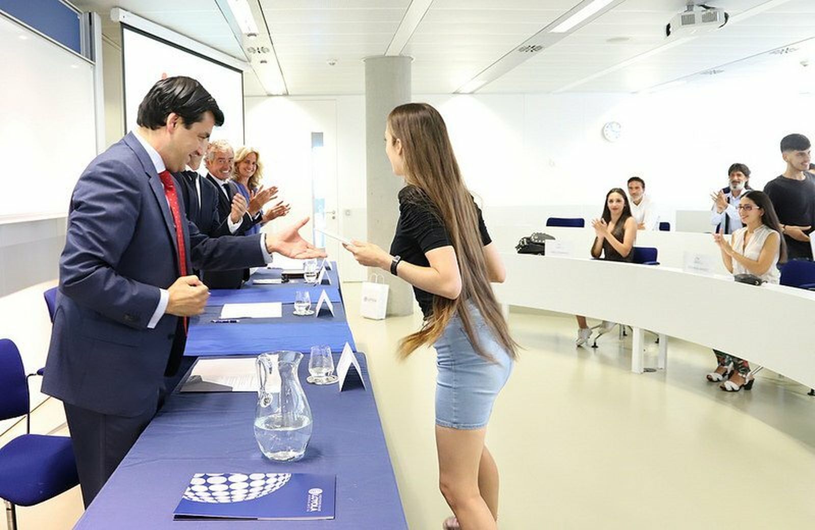 Entrega de las becas