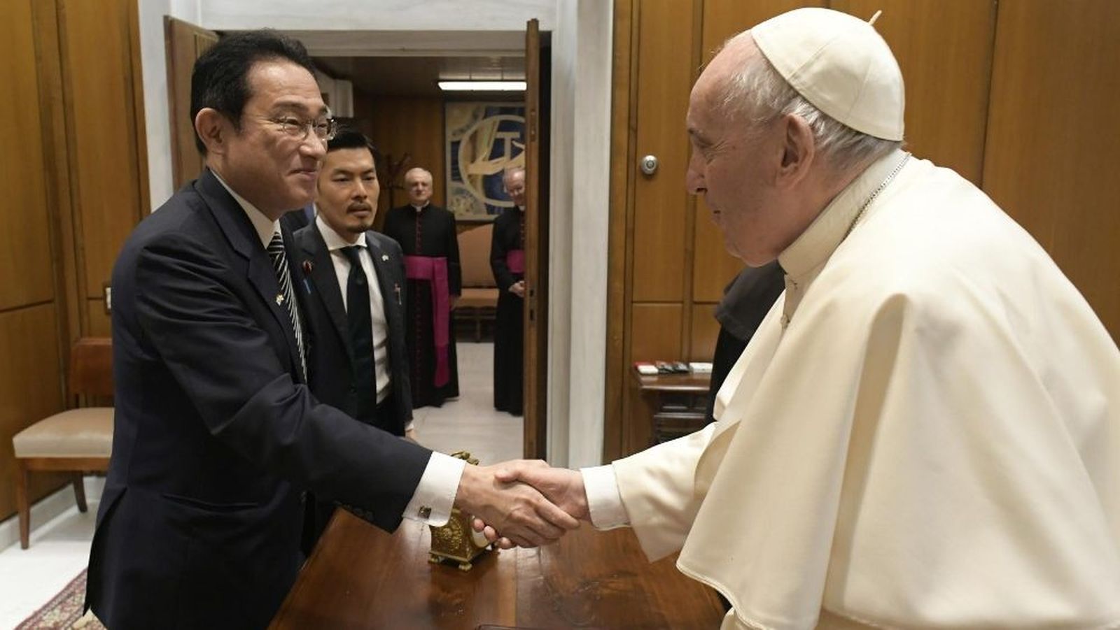 El Papa, con el primer ministro de Japón