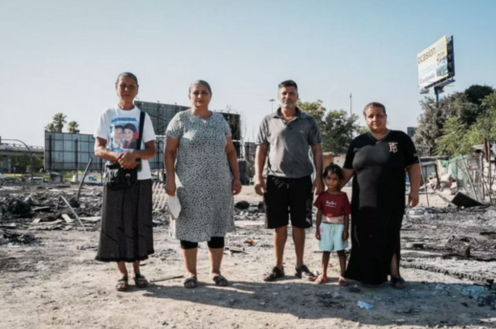 Una de las familias afectada por el incendio de su chabola