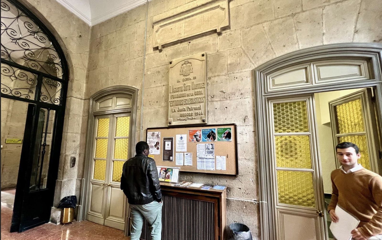 Entrada a la Facultad de Teología de Burgos