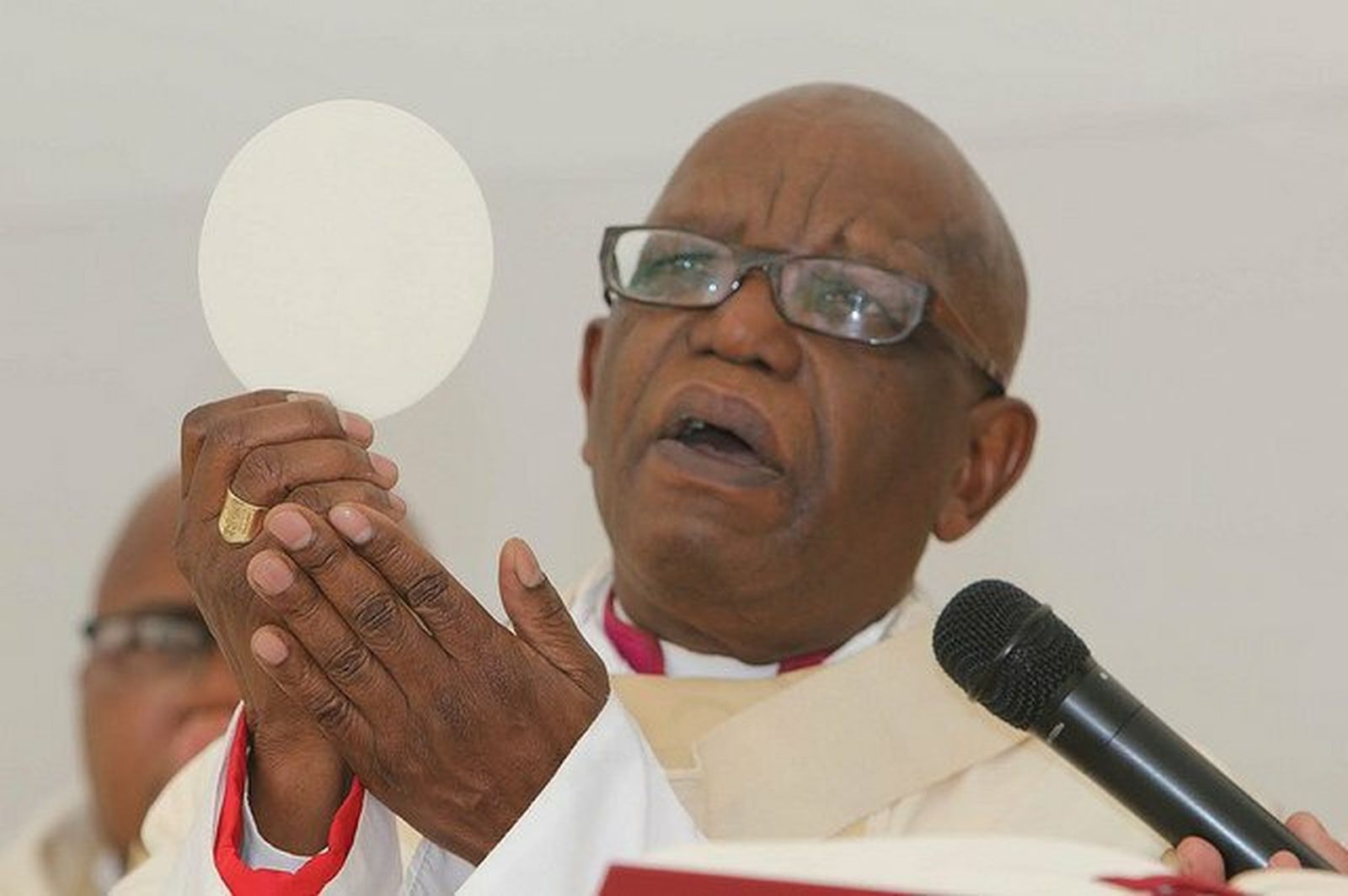 Monseñor Buti Tlhagale