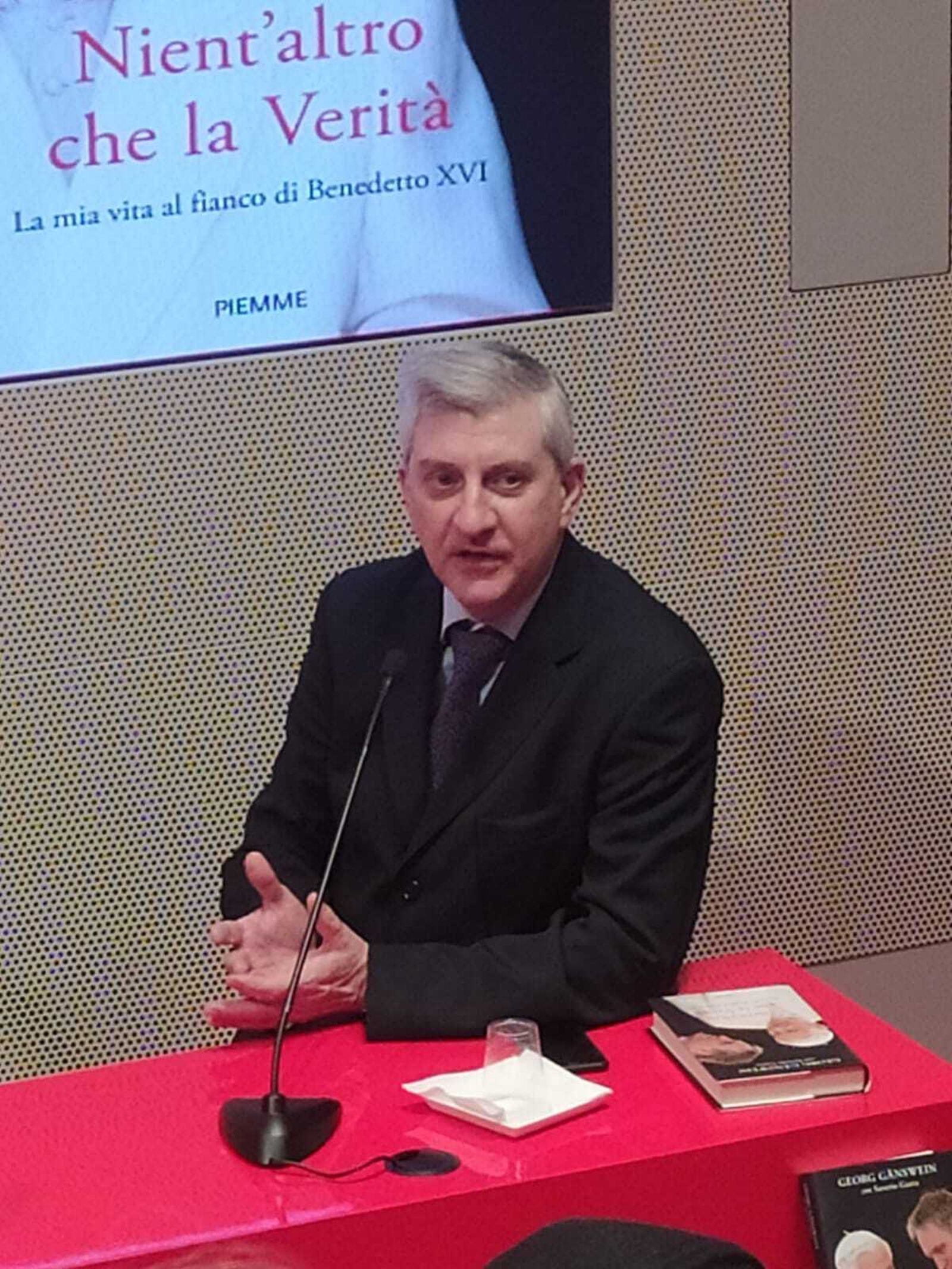 Saverio Gaeta, durante la presentación del libro en Milán