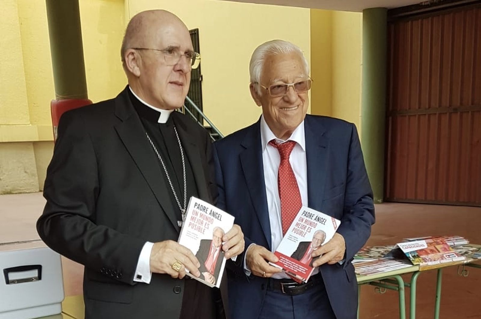 Cardenal Osoro y Padre Ángel en Torrelavega