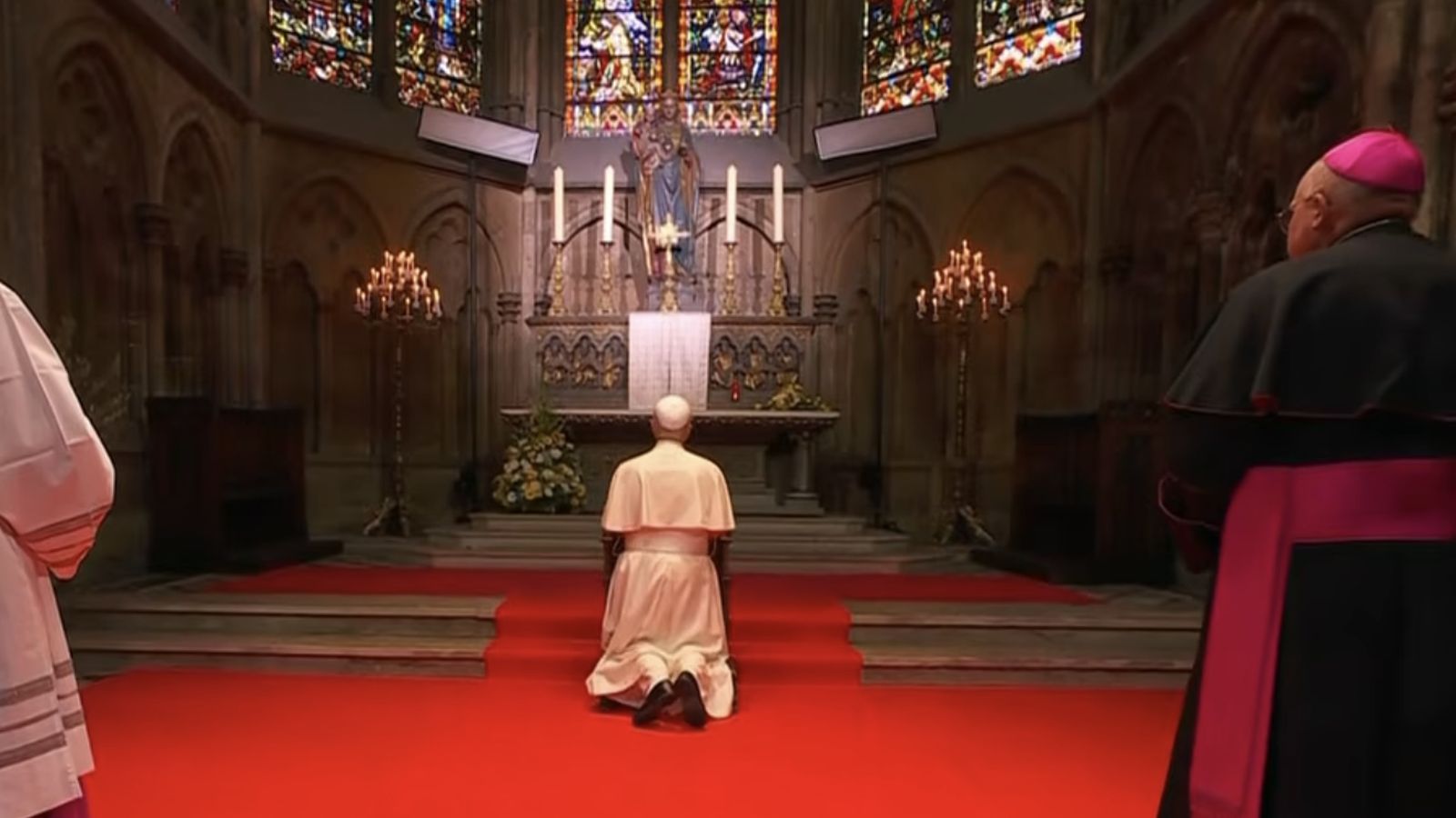 El Papa reza en Metz