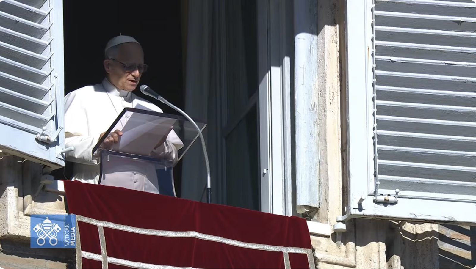 El Papa, durante el rezo de la oración mariana