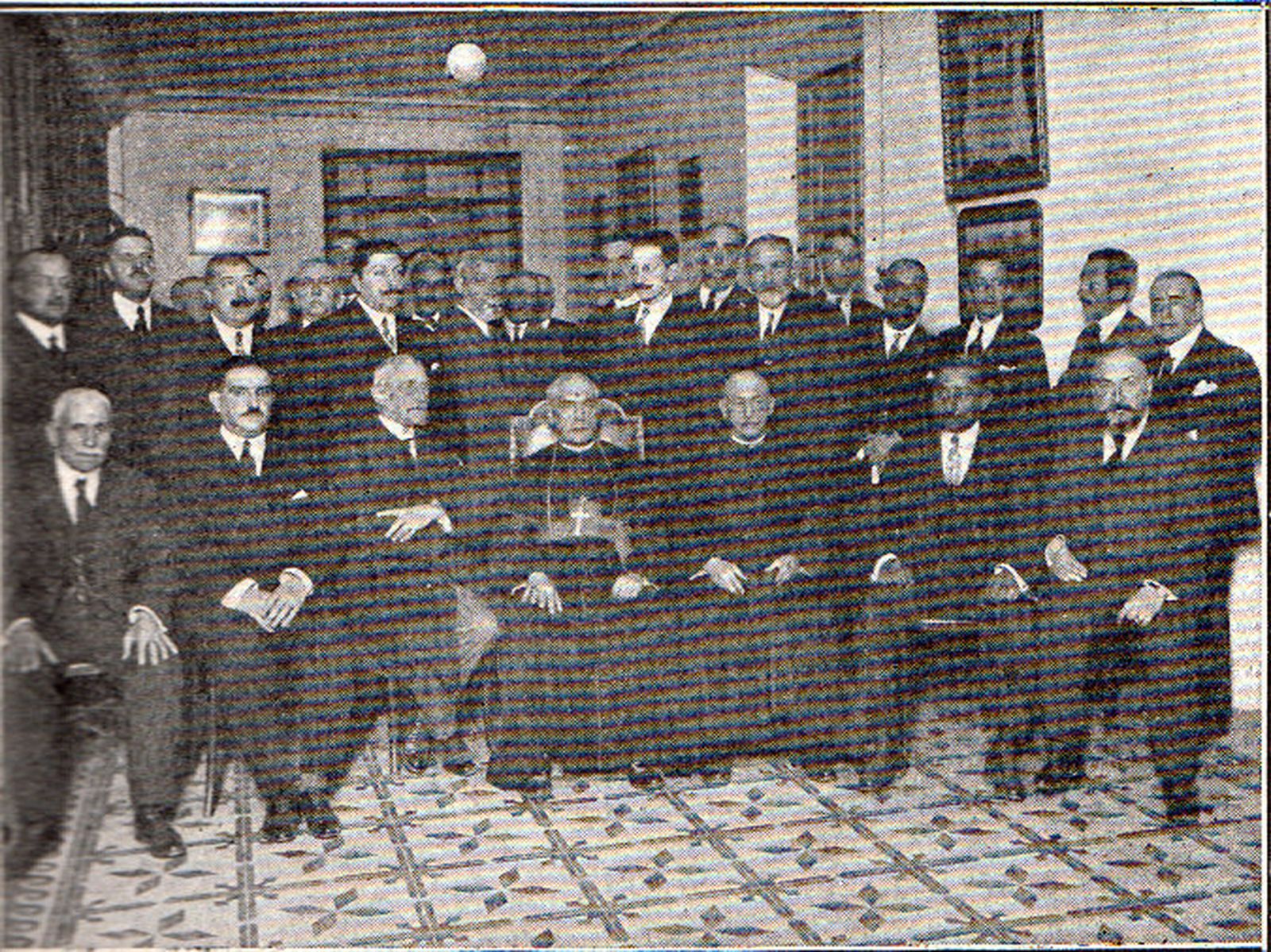 Reig Casanova con la junta de la coronación de la Virgen.