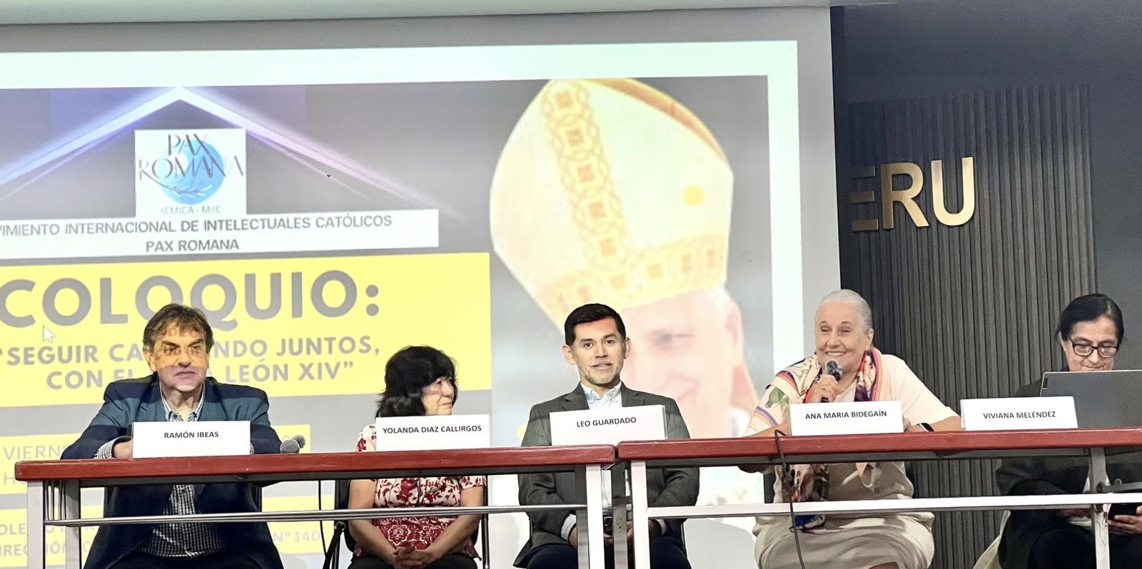 Mesa redonda sobre el Papa