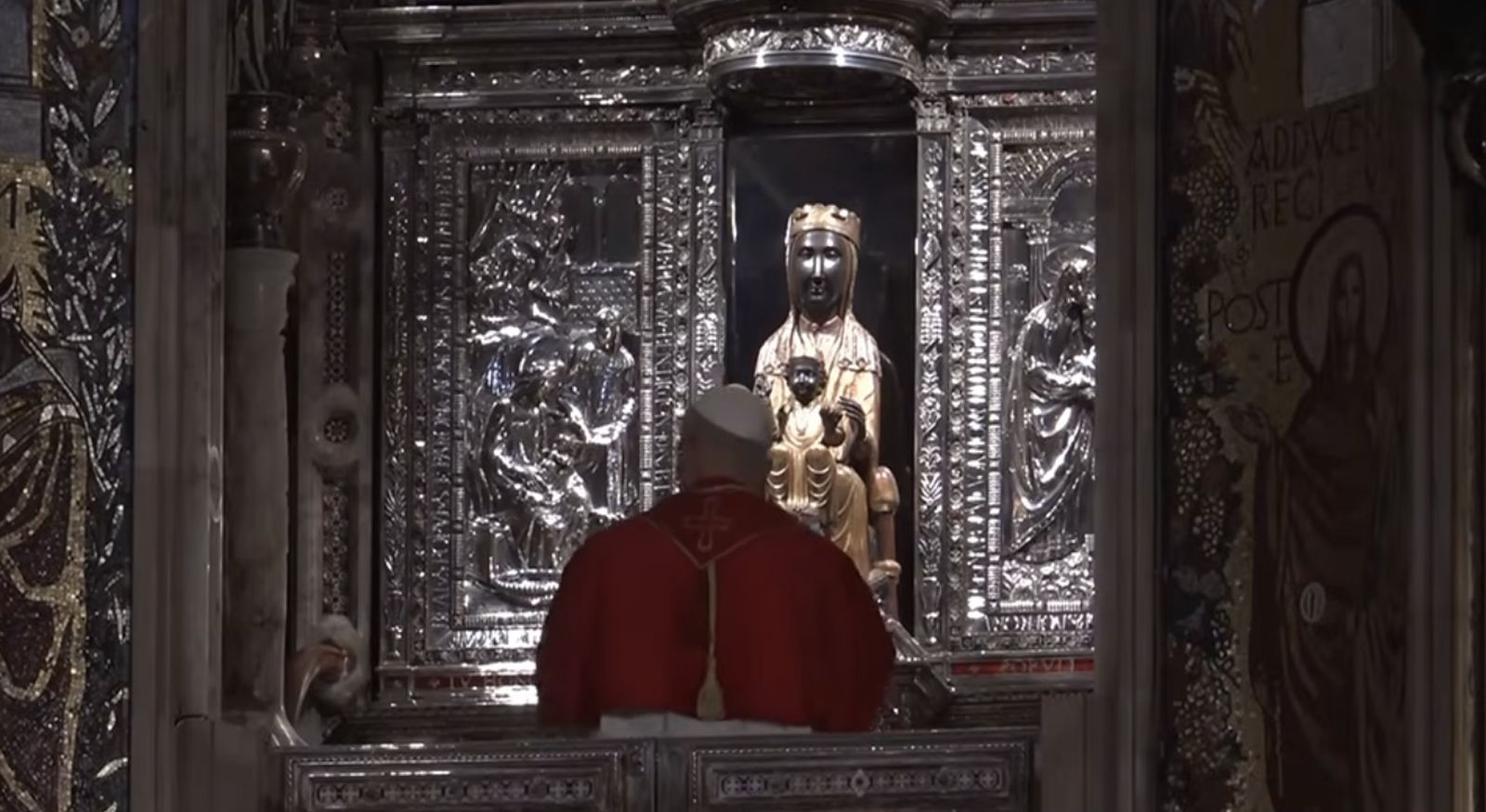 El Papa, ante la Moreneta