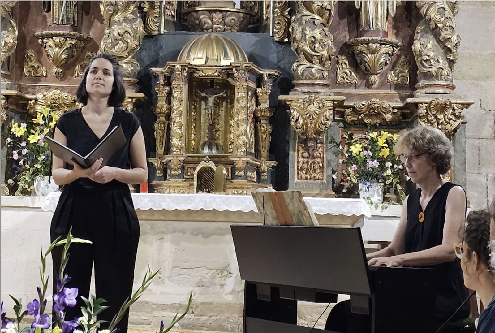 Clara Corral y Cristina Pérez-Lozao durante el concierto en Buenafuente