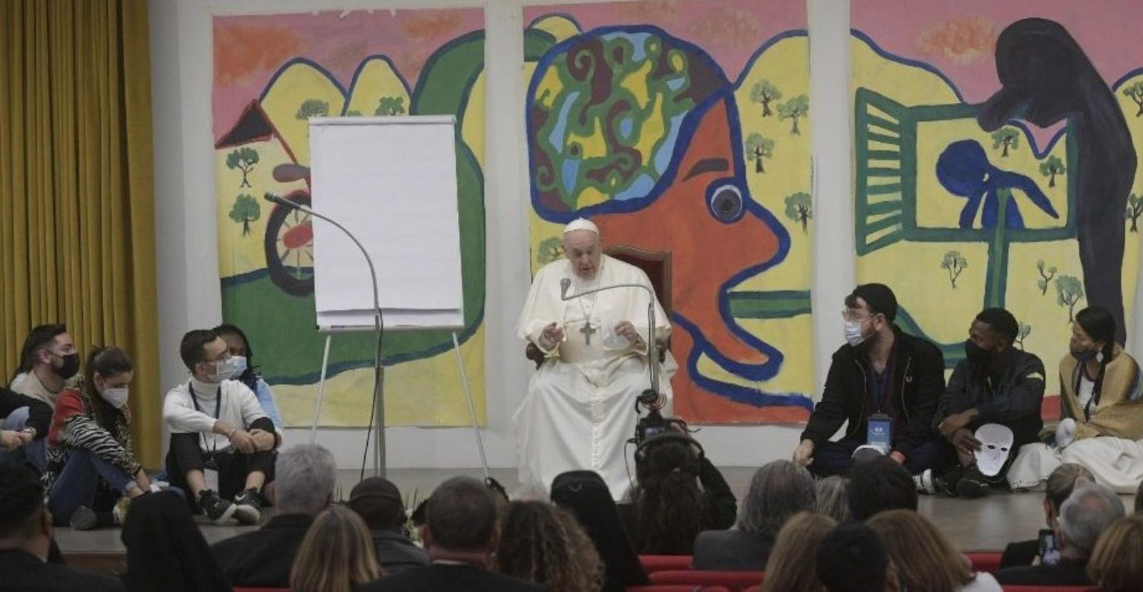 El papa , con los jóvenes de Scholas