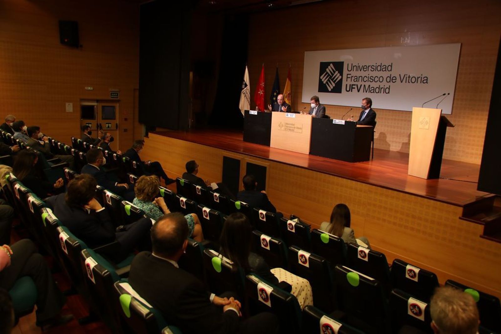 Entrega de diplomas del curso del Sabadell y la UFV
