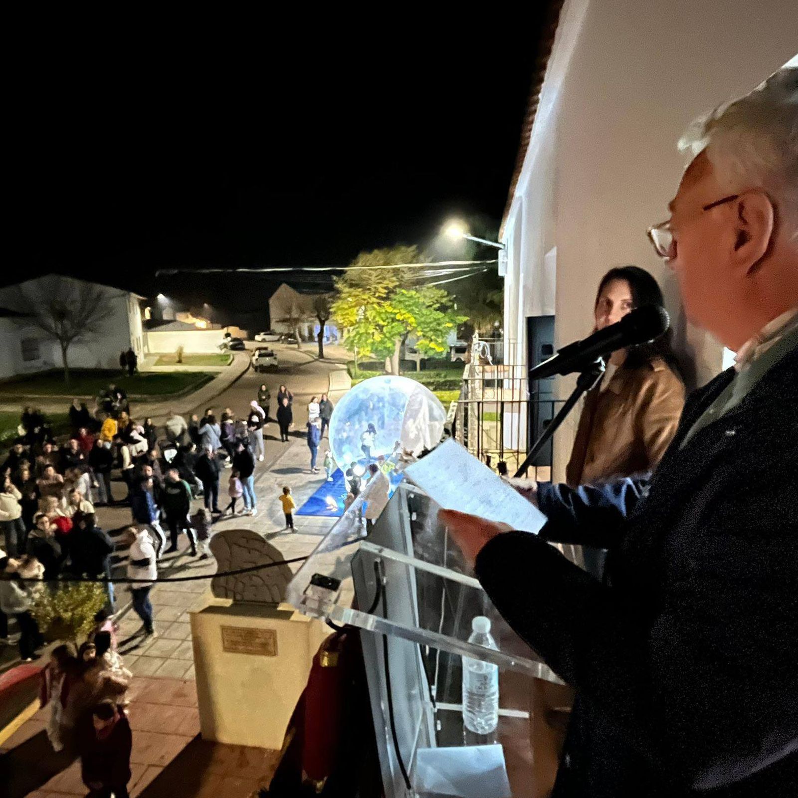 El pregón del cura en el encendido navideño de Gaudajira