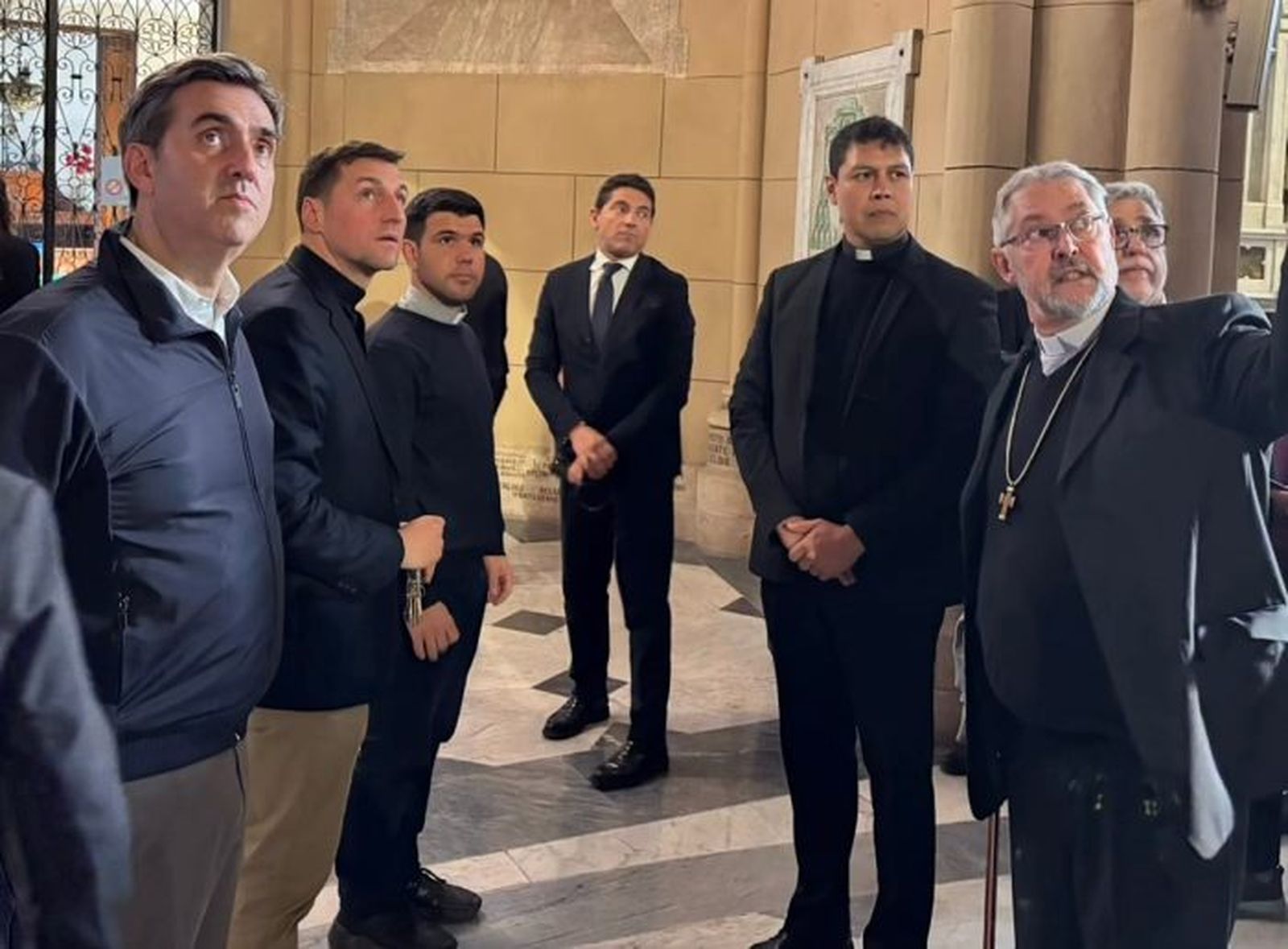 Comitiva del Vaticano visita Luján junto al alcalde, Leonardo Boto (izda)