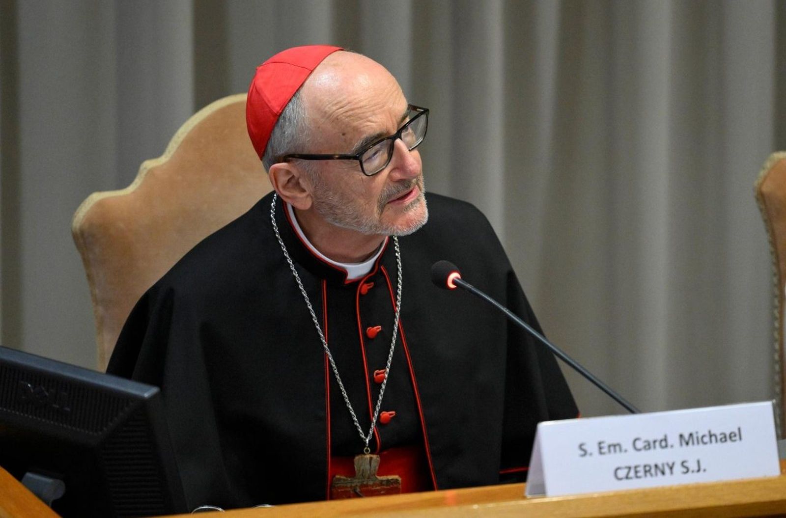 El cardenal Czerny en la promulgación de la encíclica "Magnifica Humanitas"