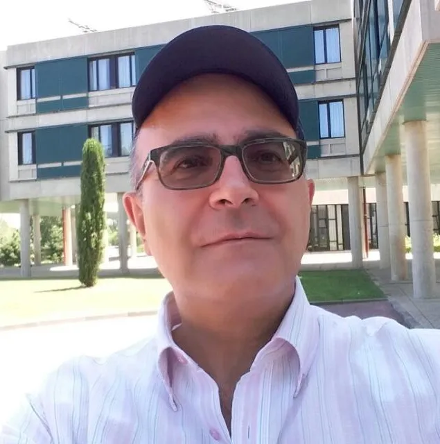 Rafael Lazcano.foto