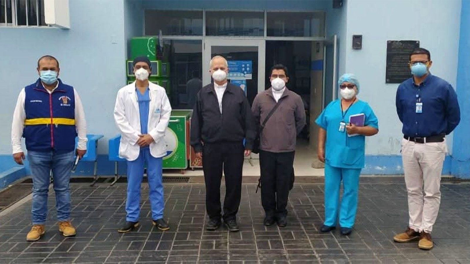 Monseñor Prevost visita el hospital Nacional Almanzor Aguinaga Asenjo durante la pandemia