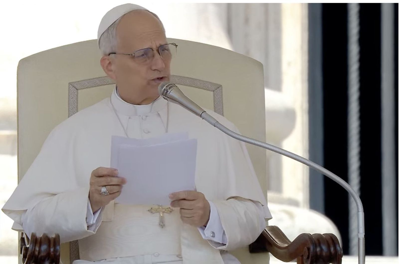 El Papa lee su catequesis