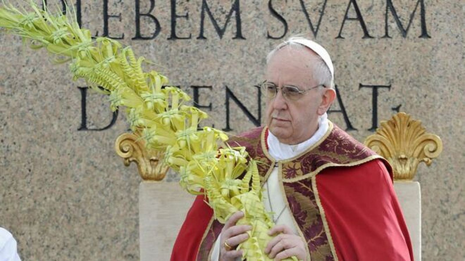 Francisco con una plama de Elche.