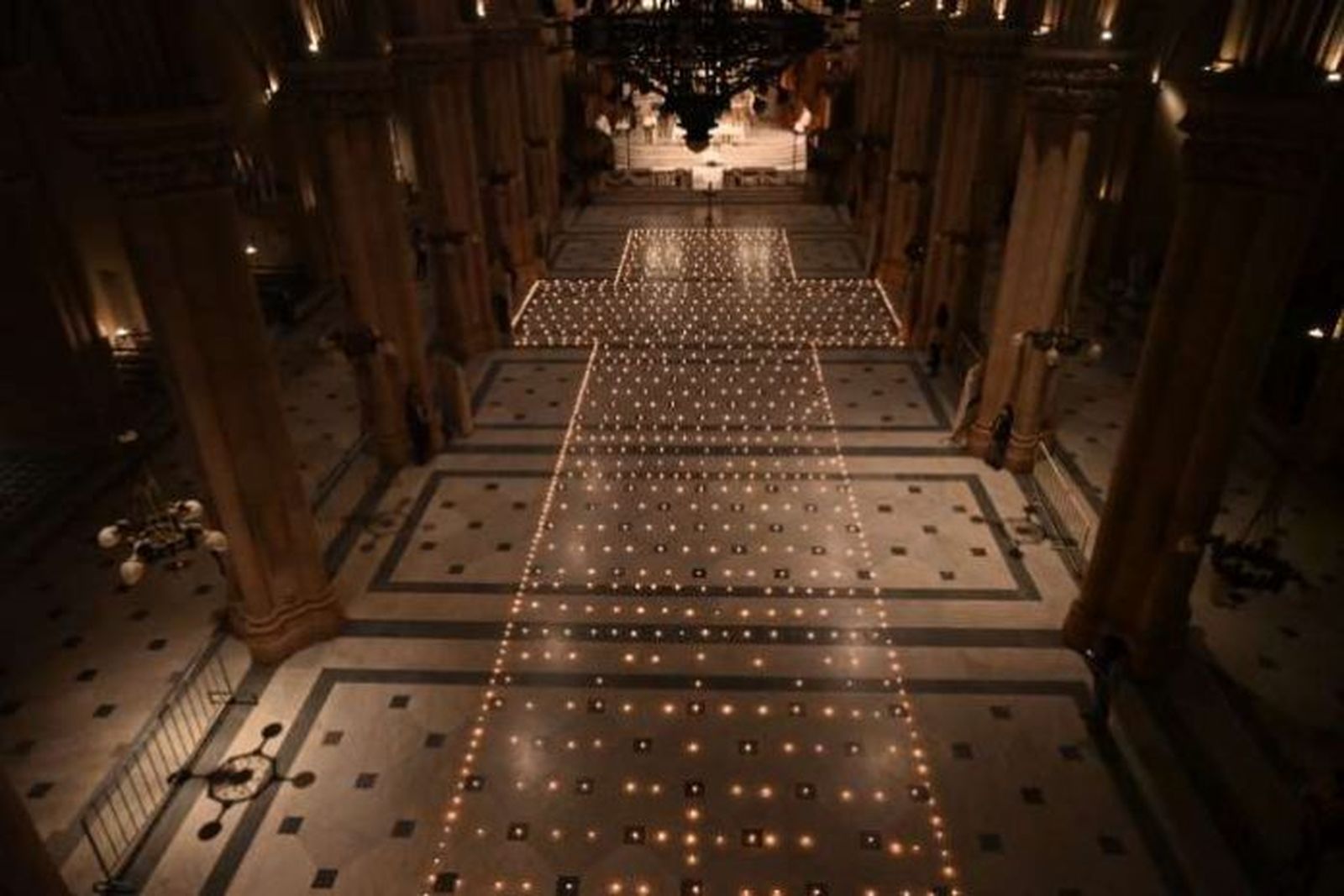 Un millar de velas en Luján por los muertos de la pandemia