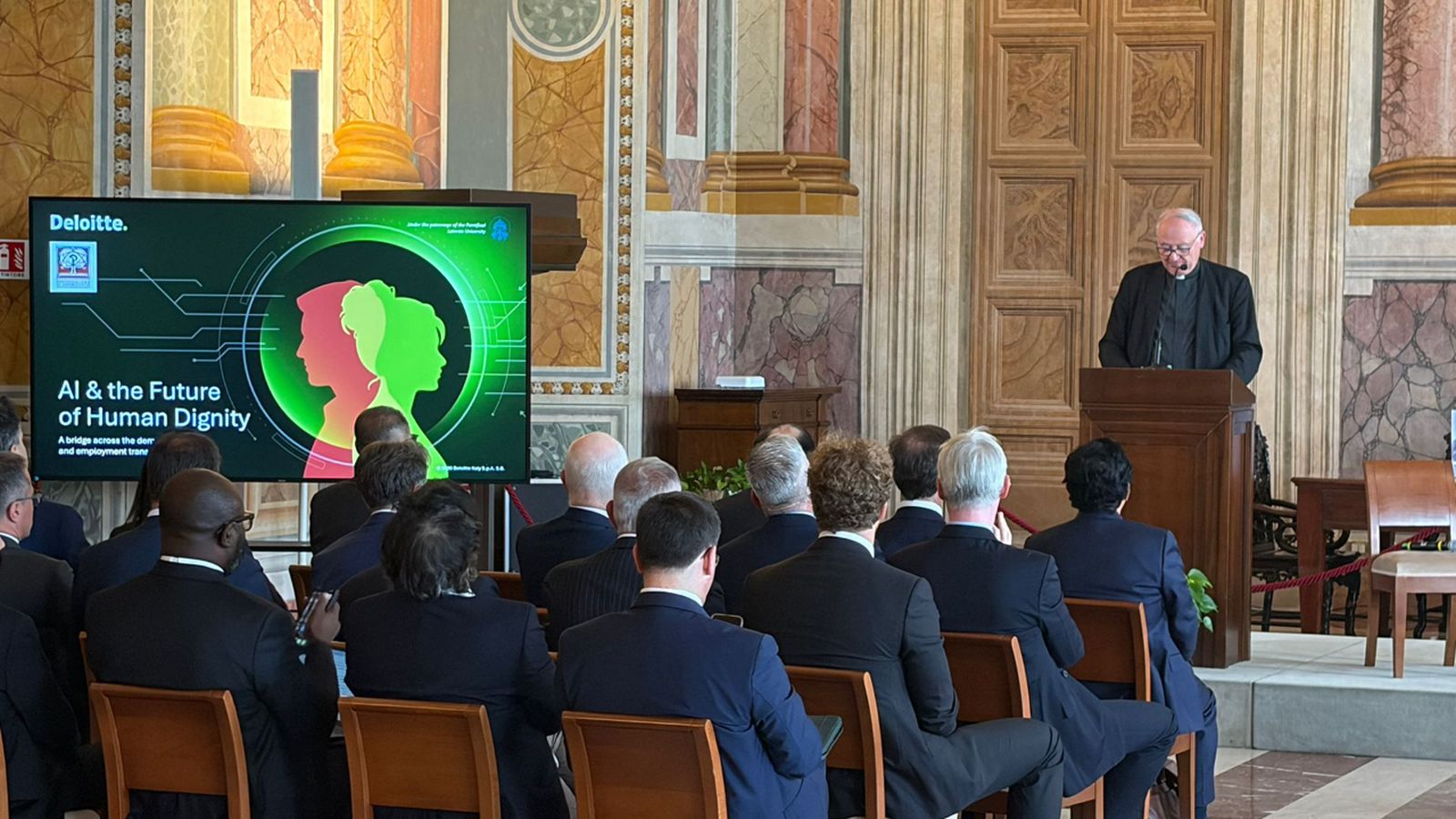 Monseñor Renzo Pegoraro inaugura el congreso en el Palacio Lateranense