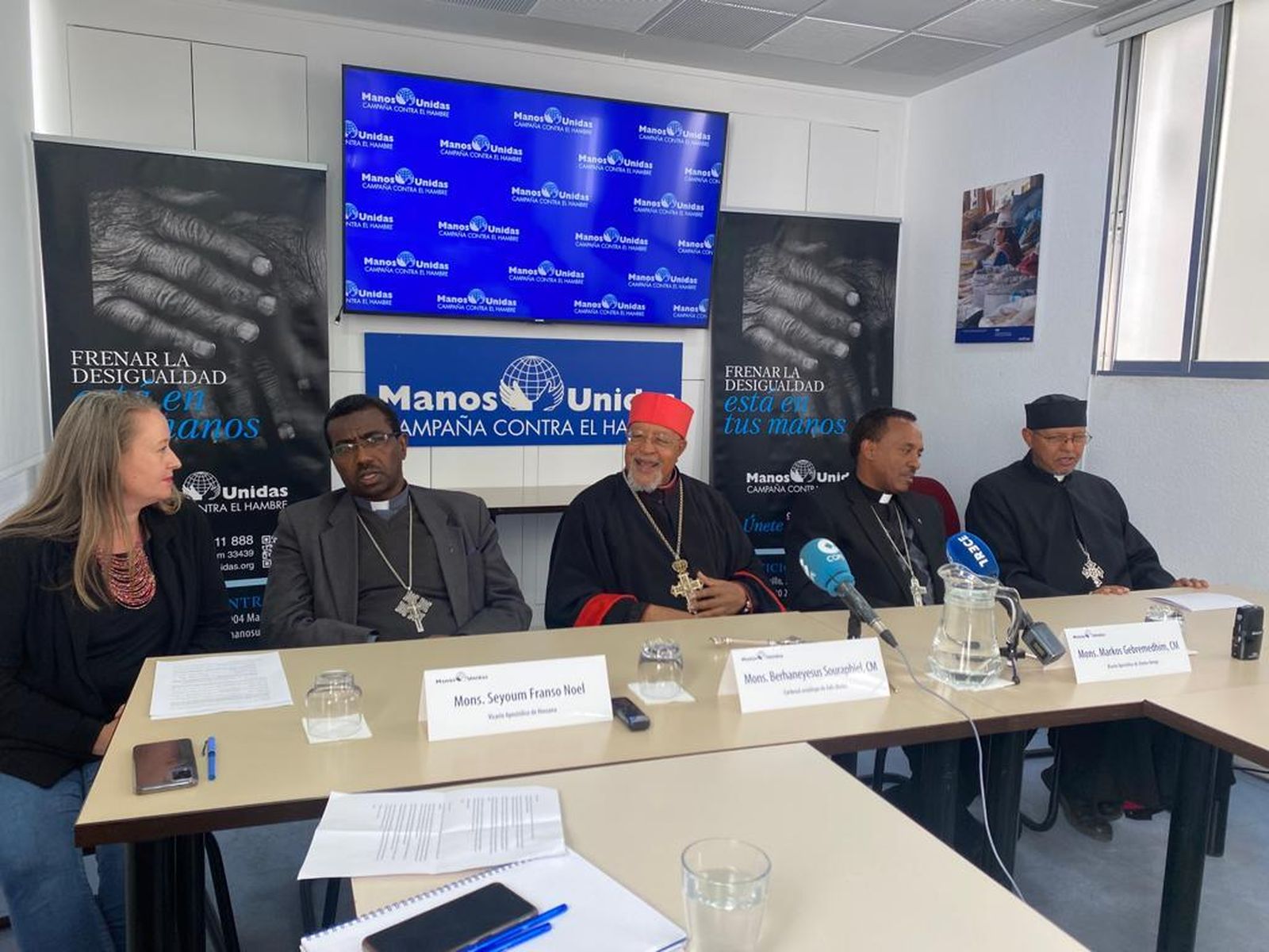 Los obispos etíopes, en la sede de Manos Unidas