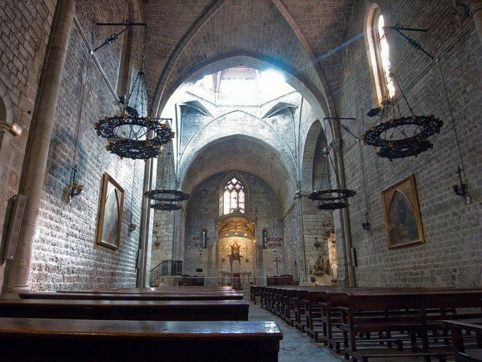 Interior de la iglesia de Santa Ana, Barcelona
