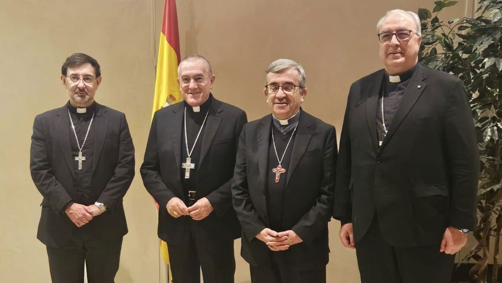 Los obispos reciben a Pioppo