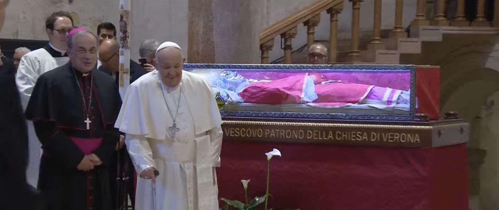 El Papa, junto al féretro de San Zenón