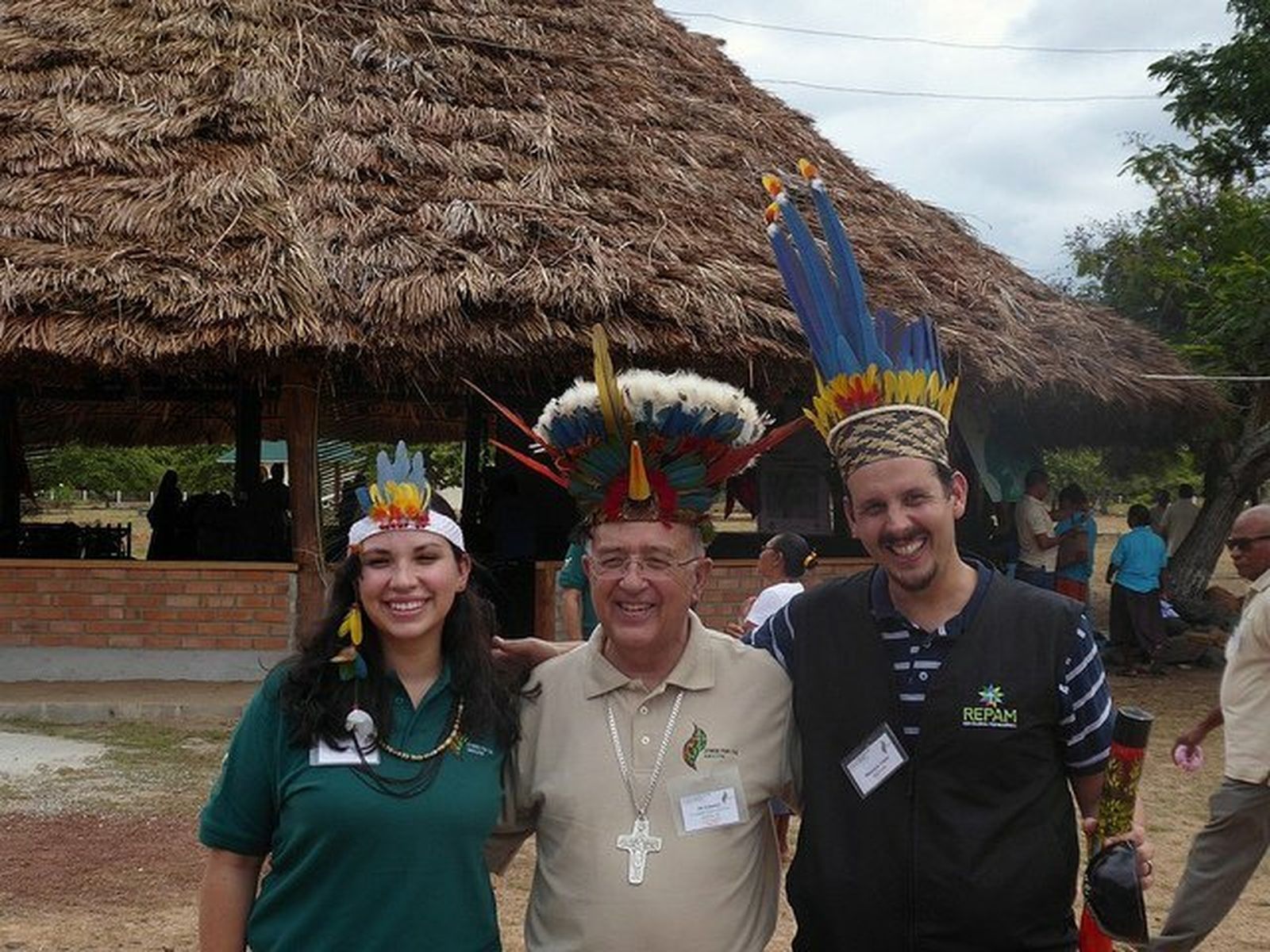 Mauricio López con compañeros de la REPAM