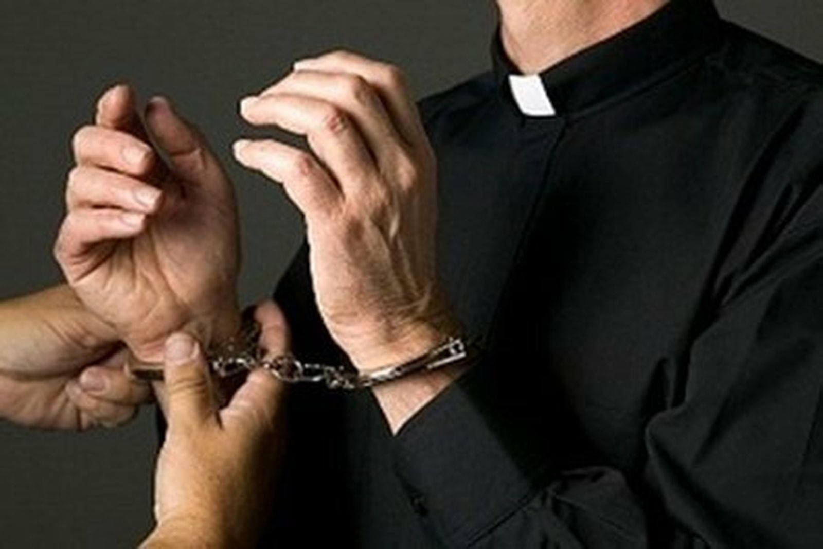 Tolerancia cero con los curas abusadores