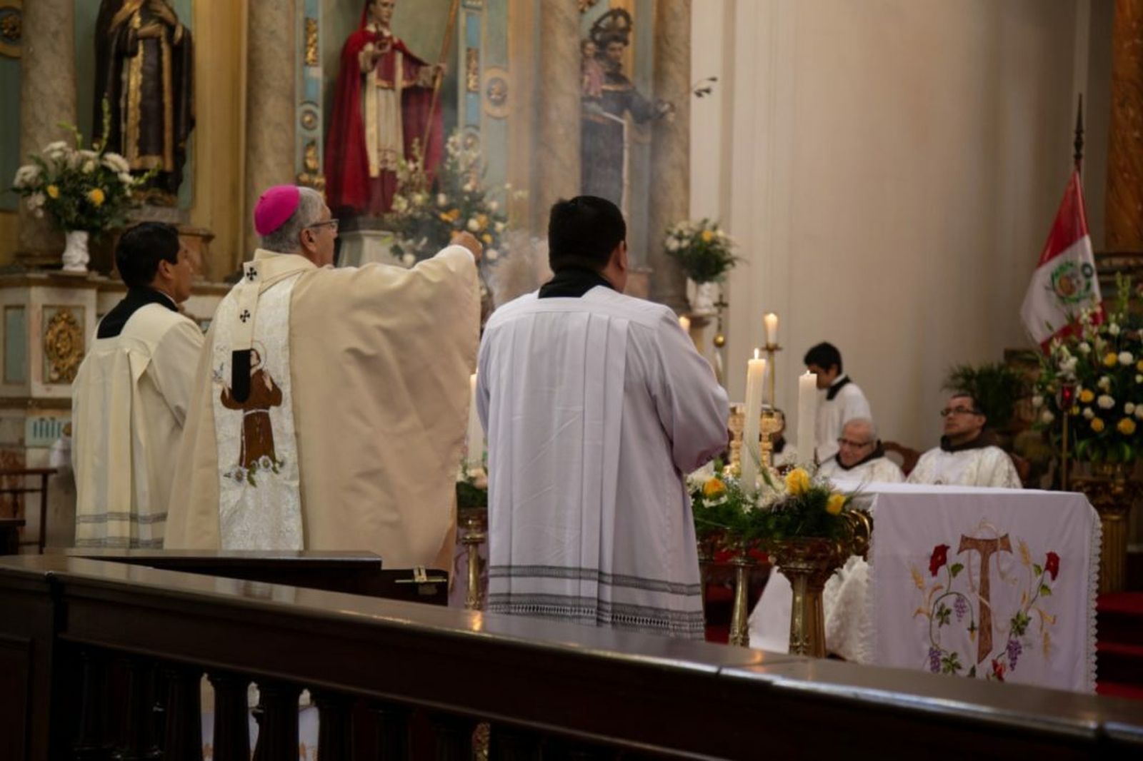 El arzobispo de Lima, en la fiesta de Santa Clara